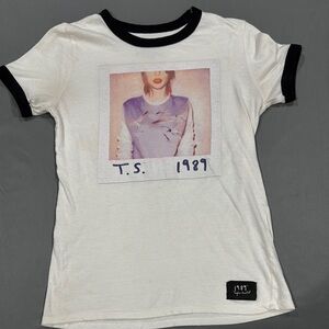 Taylor Swift White and Black Graphic Tee 1989 tour